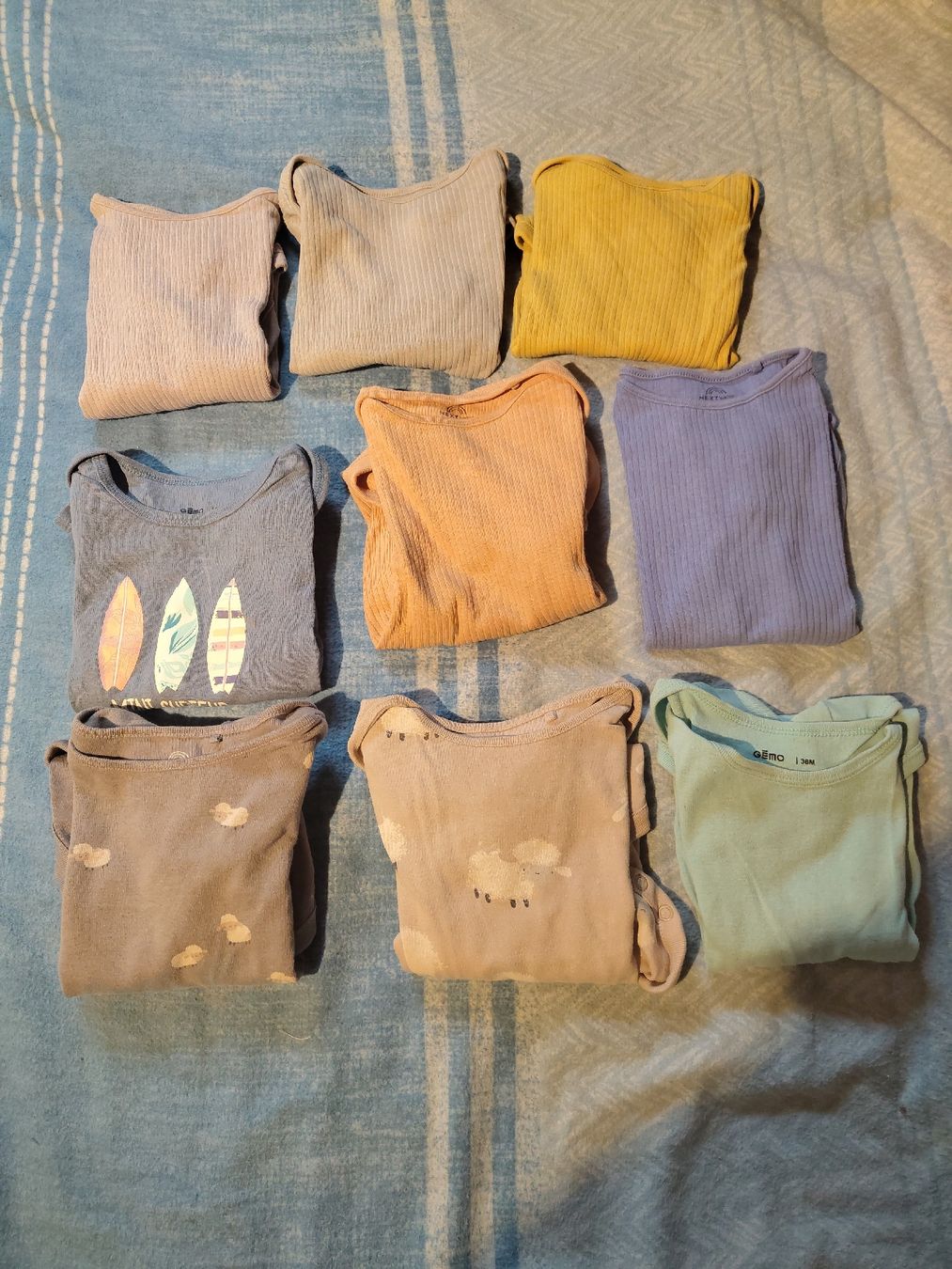 Lotti & Set di vestiti: Kurzarmbody 9 Stück Grösse 98 – Usato da Frutigen venduto da jas_8t77
