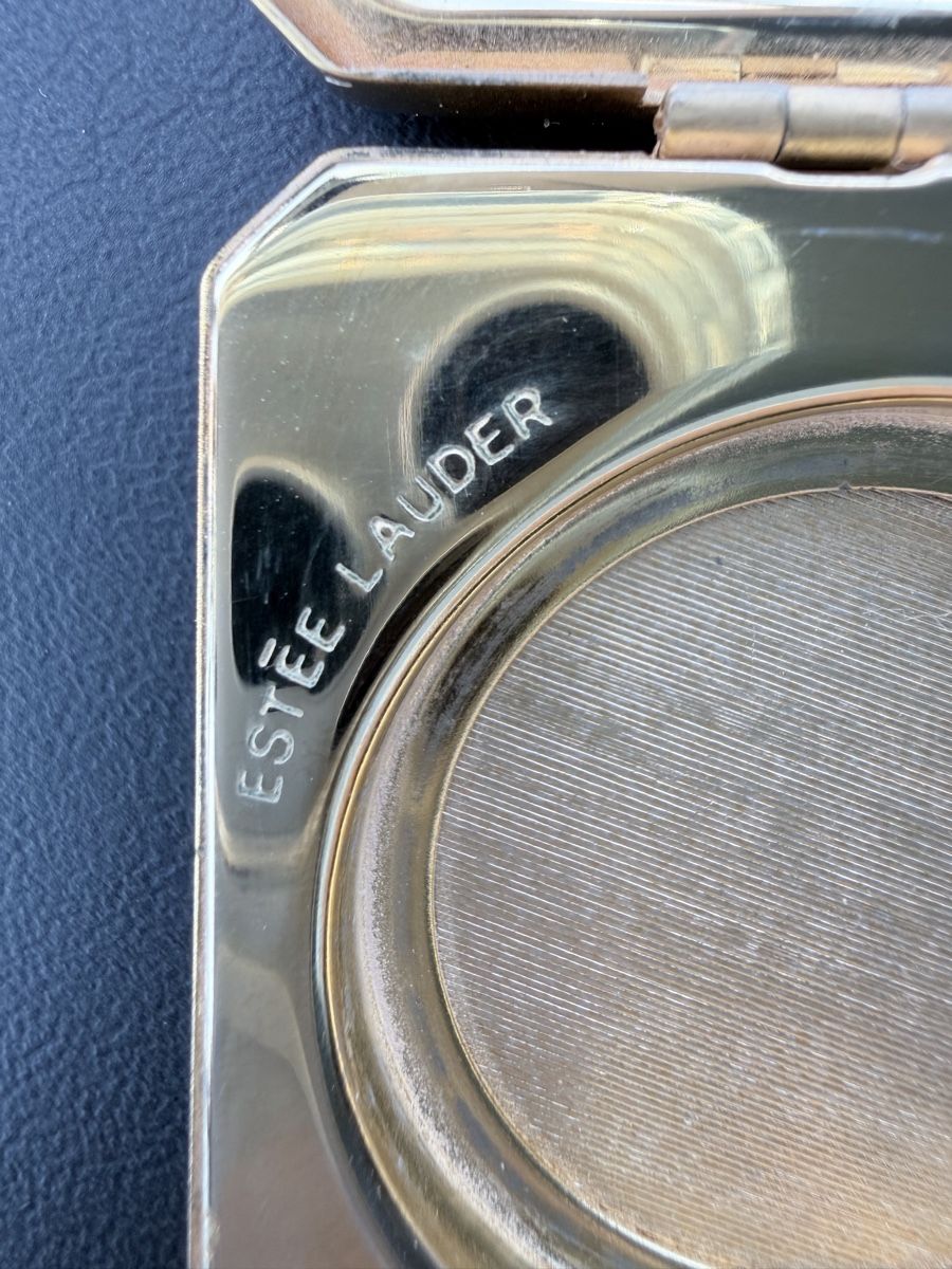 Estée Lauder Make-up: Poudrier Estee Lauder VINTAGE doré girafes strass – Difettoso da Courgevaux venduto da auxtrouvailles 2