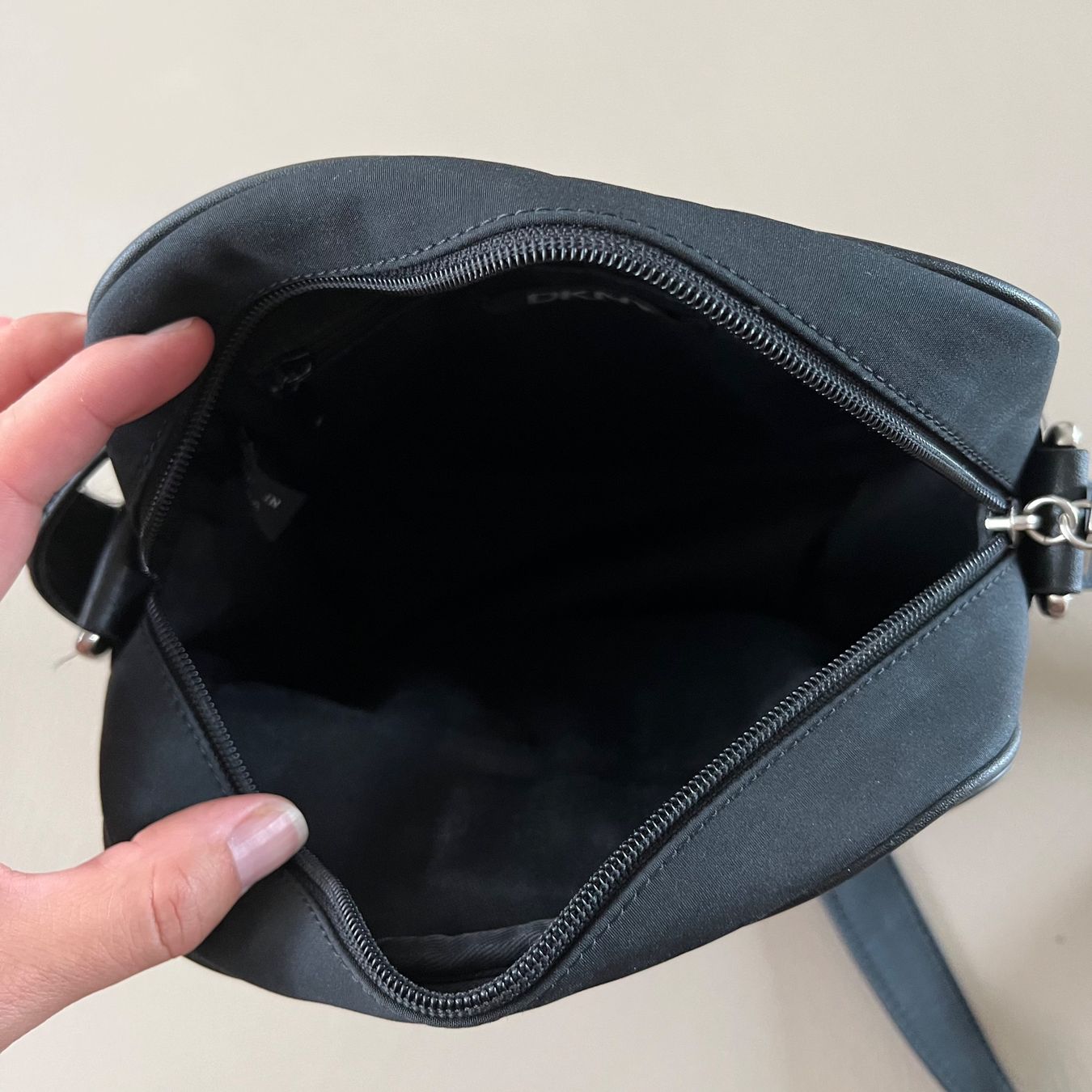 DKNY Borse da donna: DKNY Umhängetasche 🖤 – Usato da Zürich venduto da ClosetQueen 8