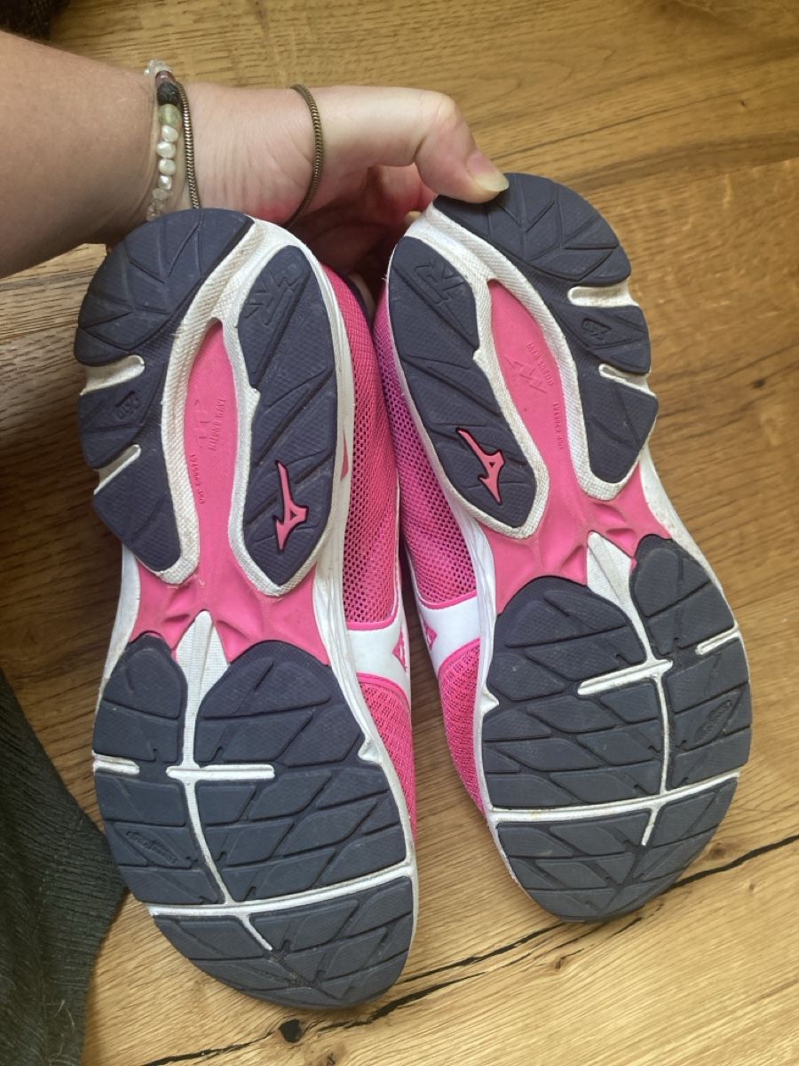 Chaussures femmes: Turnschuhe gr. 40.5 – D'occasion à Bauma par ladygaby 1
