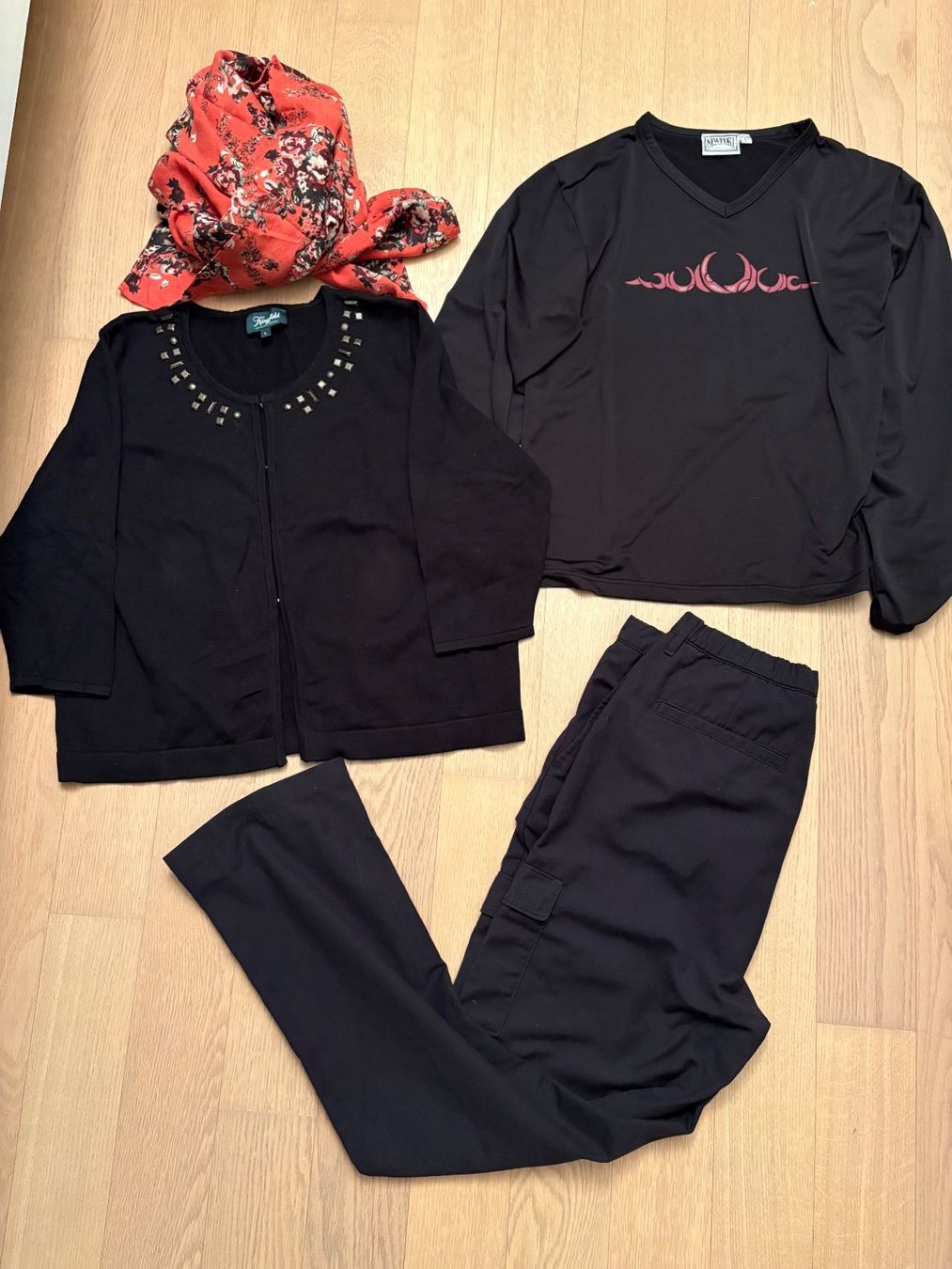 Lotti di vestiti: Kleiderpaket Gr. M-L – Usato da Gossau SG venduto da Black-Queen
