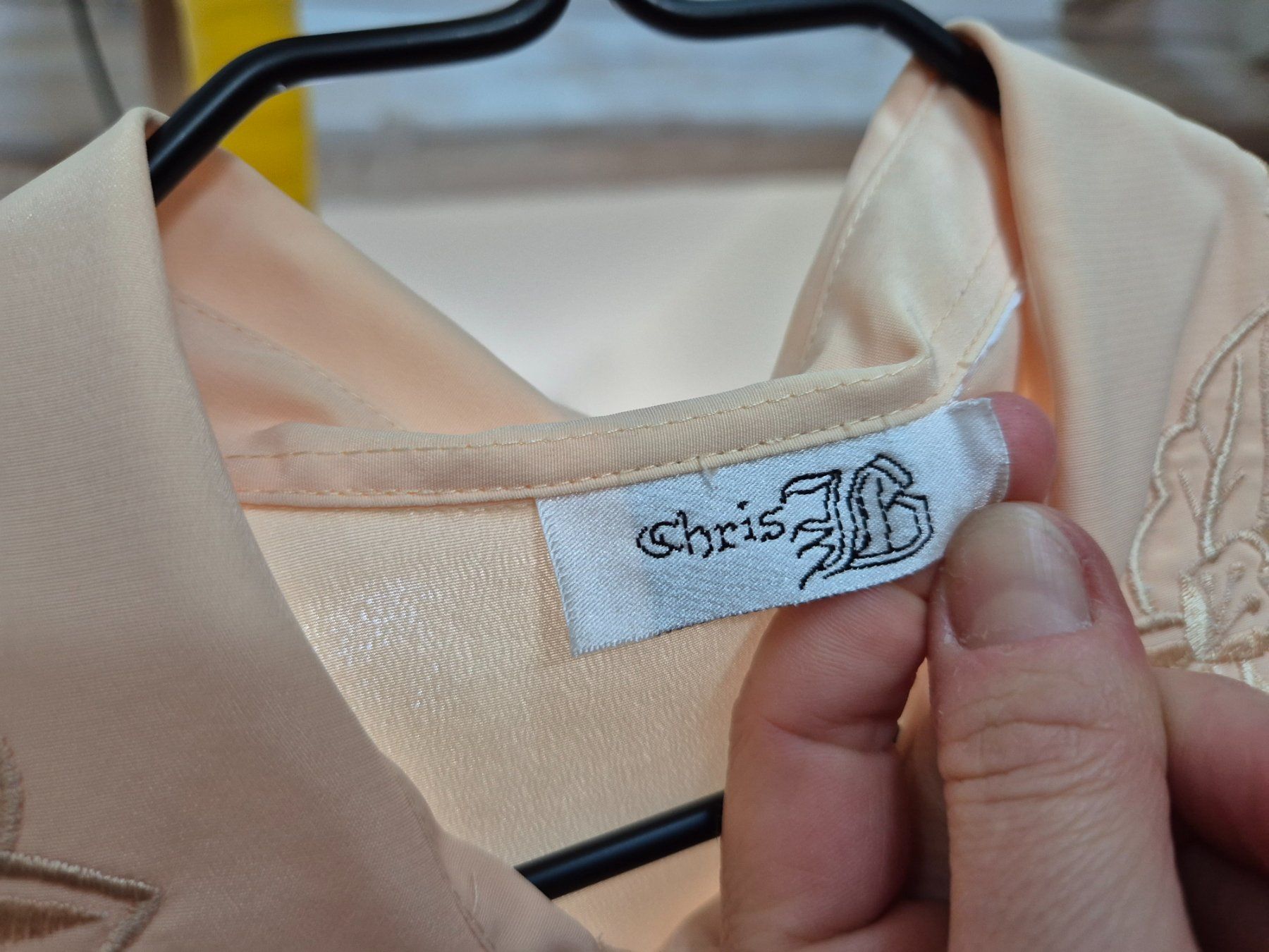 Camicette: Vintage embroided cream blouse – Usato da Zürich venduto da monadiederich 2