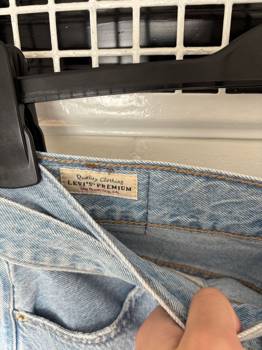Levi's Jeans: Levis Damen Jeanshose mit Gürtel, hellblau – Nuovo (secondo la descrizione) da Zug venduto da alex___4 3