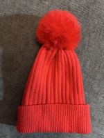 Warme, rote Wintermuetze mit Bommel - Top Zustand!