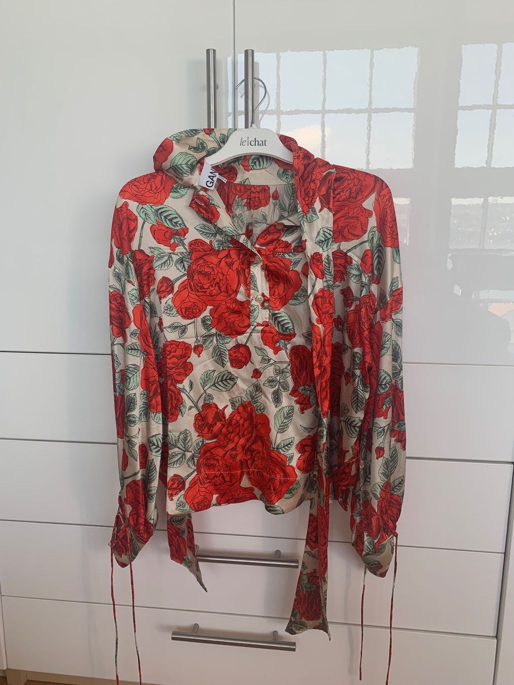 Ganni Chemisiers: GANNI SEIDE Bluse / Schluppenbluse Oversized – D'occasion à Horgen par mag_scv9