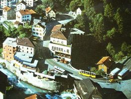 TIEFENCASTEL GR mit Piz Toissa - Postauto - Bus - Auto
