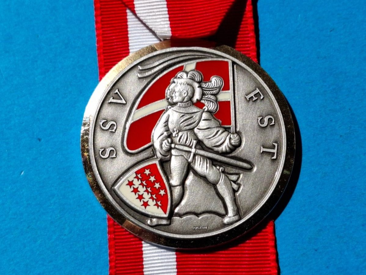 Medaglie: Bannerträger Wallis 2003 (N77) – Usato da Schwanden GL venduto da Suvorov