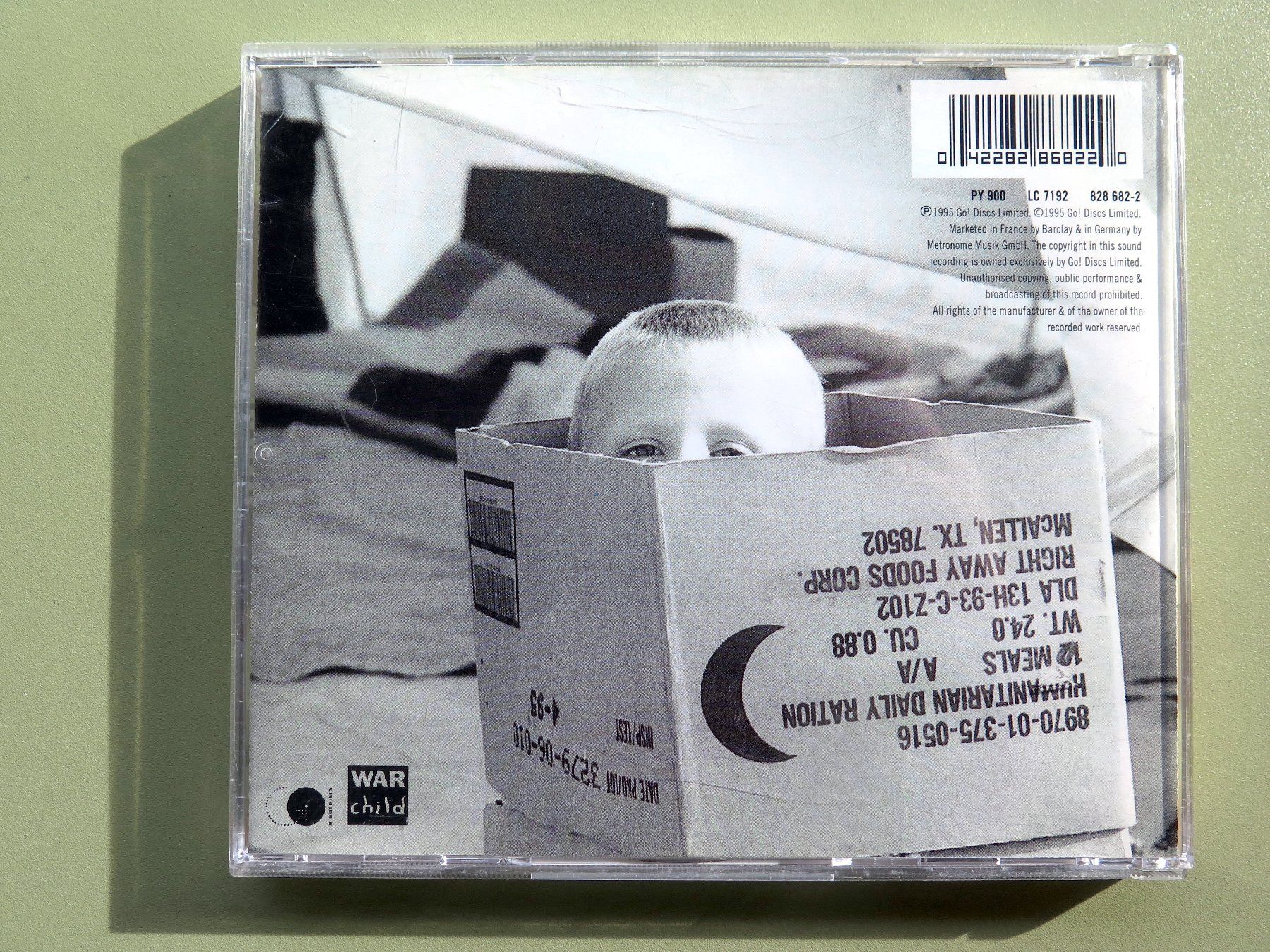 CD: (p) CD HELP: War child project, Sampler div. Int., 1995 – Usato da Bern venduto da Balzamico