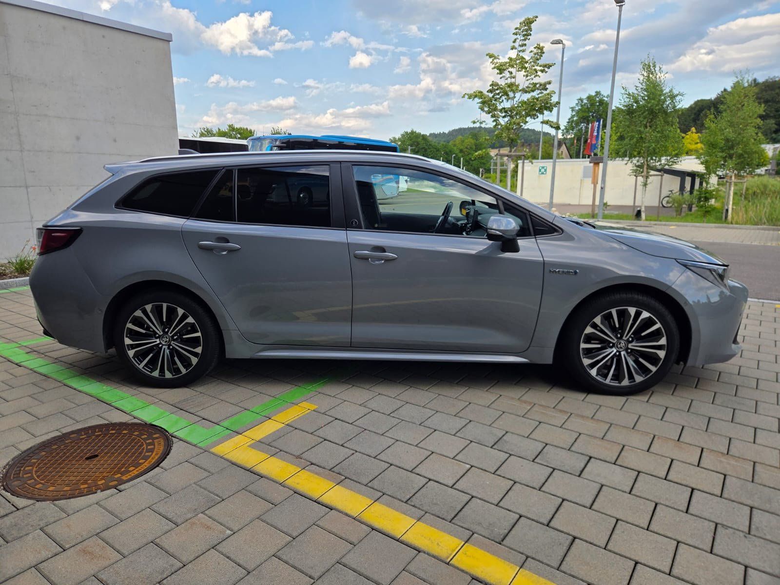 Toyota Autos: Toyota Corolla 2.0 Hybrid – D'occasion à Jona par Blackstorne