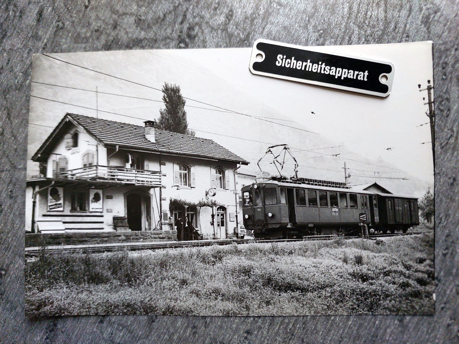 Cartoline postali: RhB/BM Bahnhof Grono - Foto – Usato da Schönenwerd venduto da Steidi