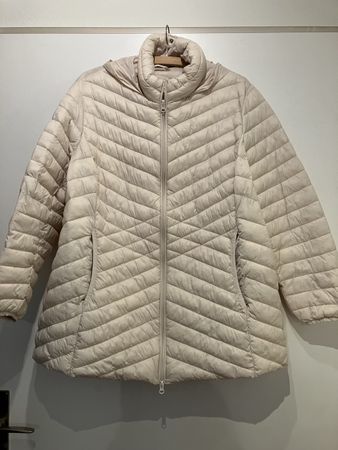 Beige Daunenjacke Grösse 48 Top Zustand!