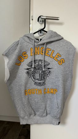 Grauer Pull&Bear Hoodie ohne Arme