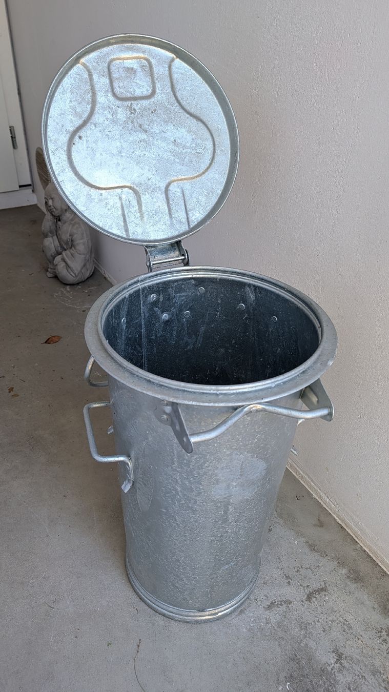 Poubelles: Abfalltonne aus Metall – D'occasion à Gümligen par Arupam
