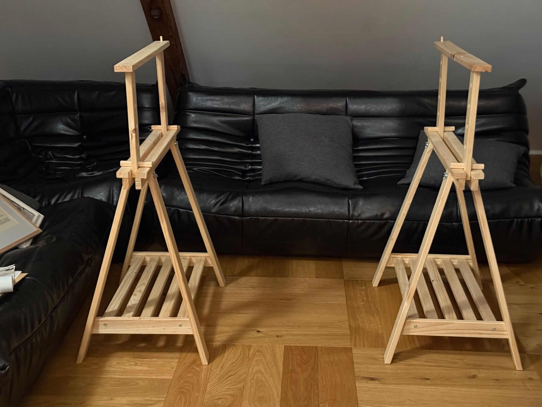 Schreibtische: Schreibtisch Bockgestelle aus Holz mit Ablage – Neu (gemäss Beschreibung) aus Zürich von josiep 1