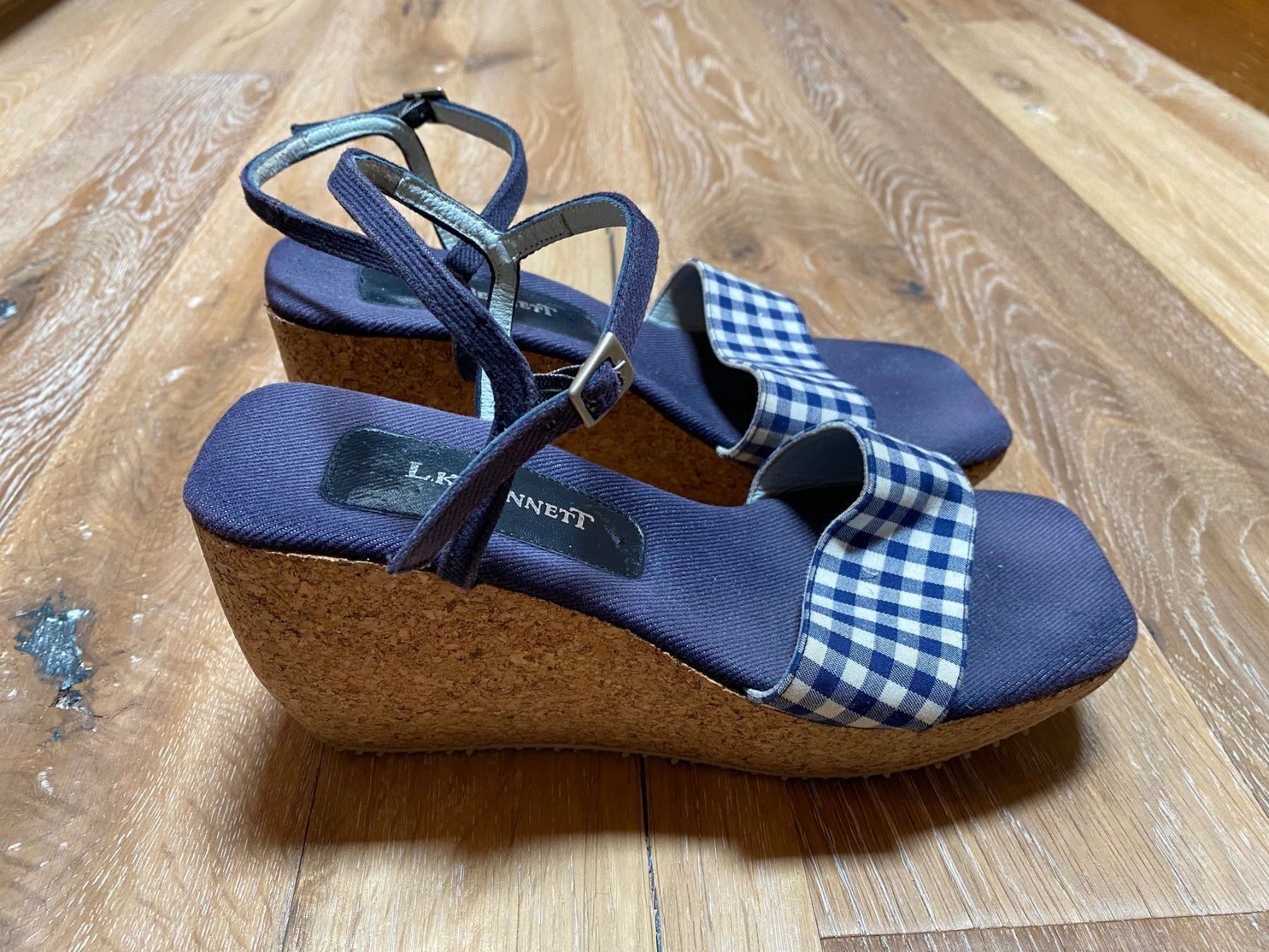 Damenschuhe: Sandales bleues compensées 'LK Bennett' – Gebraucht aus Grund b. Gstaad von PlageNeige 2