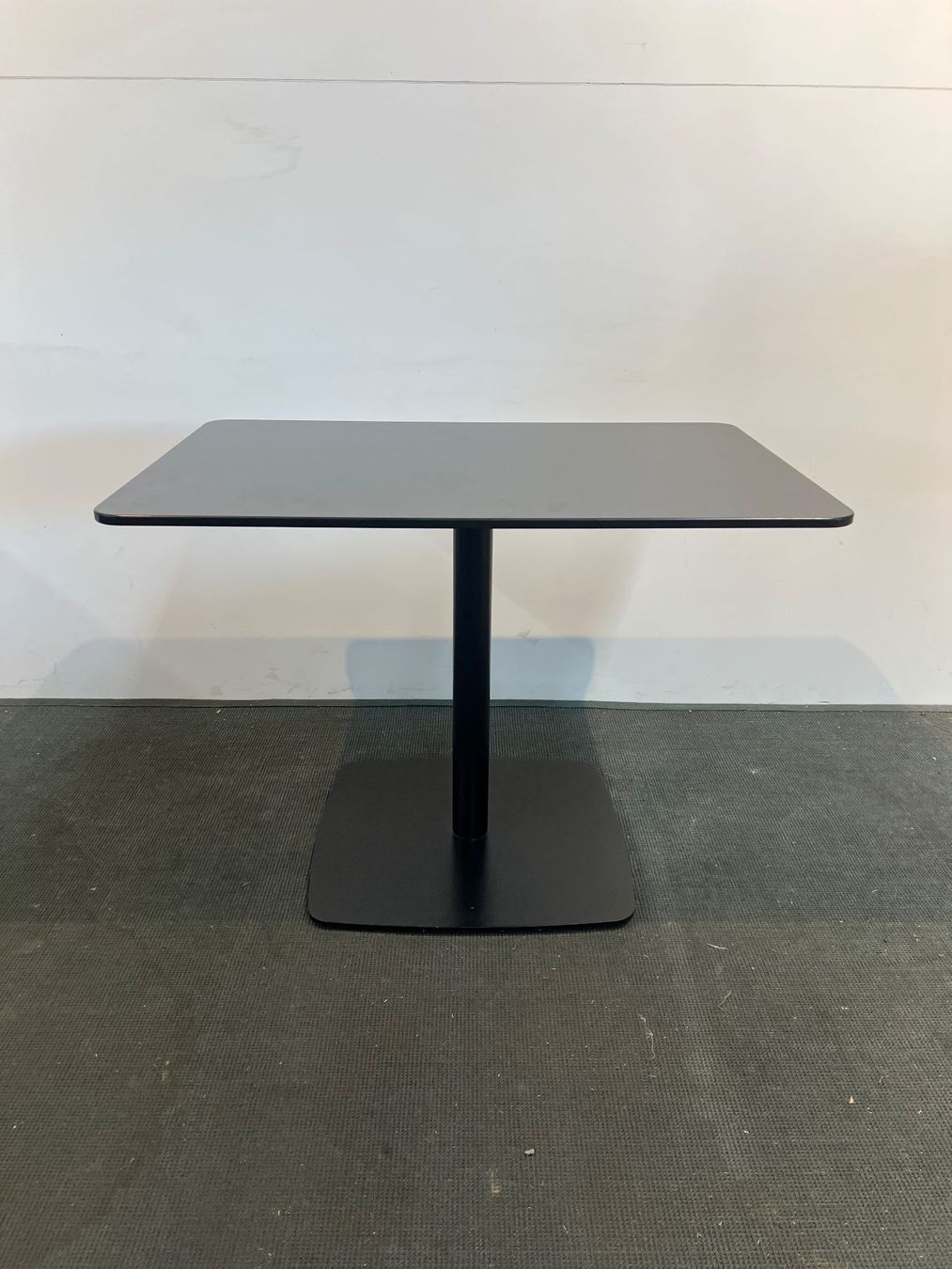 Steelcase Tavoli: 015 Bartisch COALESSE / STEELCASE – Usato da Wangen an der Aare venduto da TBYN