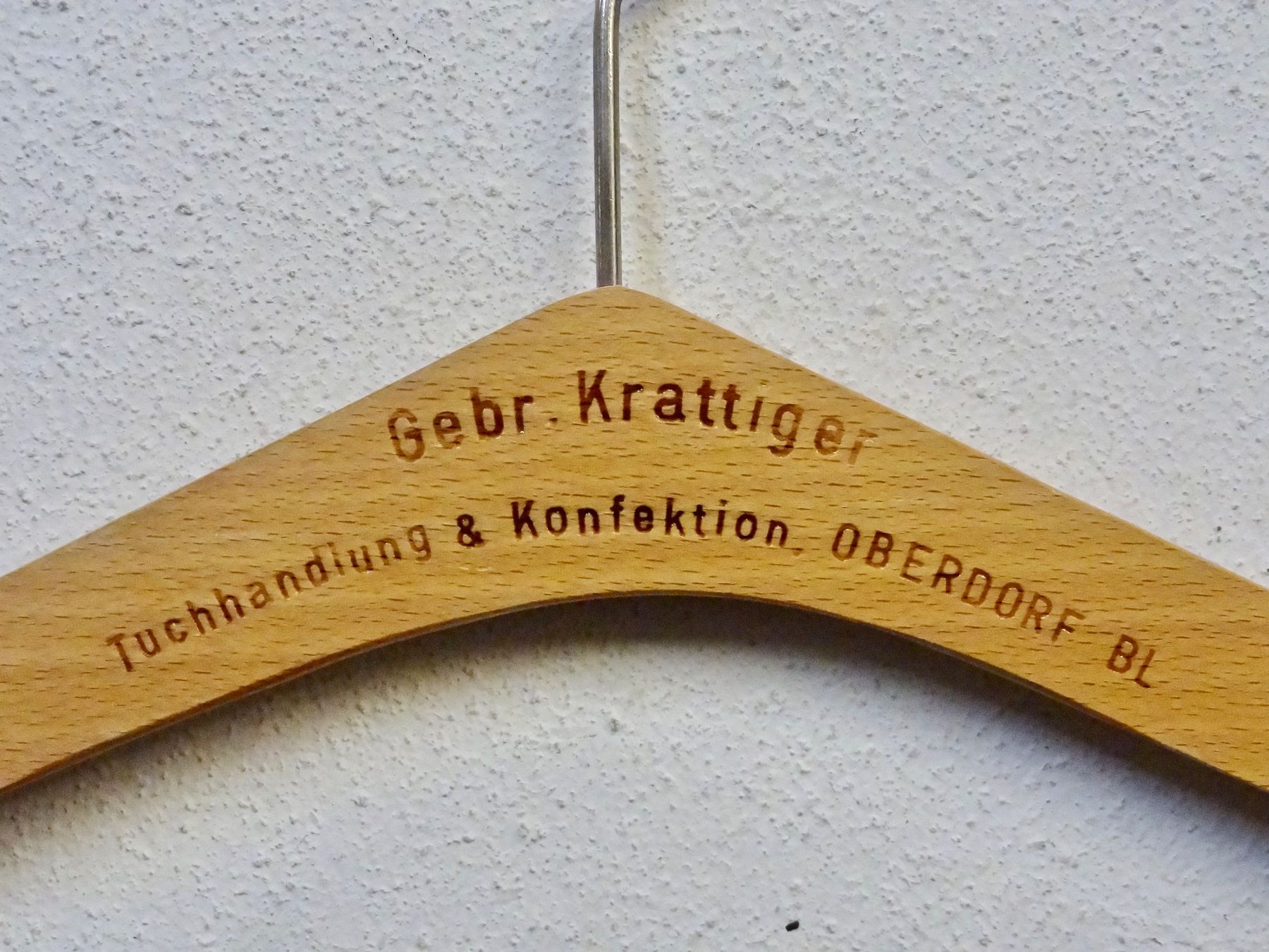 Appendiabiti: Kleiderbügel GEBR. KRATTIGER OBERDORF BL – Usato da Kerzers venduto da zimmergruen 3
