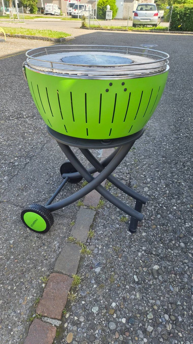 Lotusgrill Griglie: Lotus Grill mit Standfuss – Usato da Mönchaltorf venduto da Saturn73