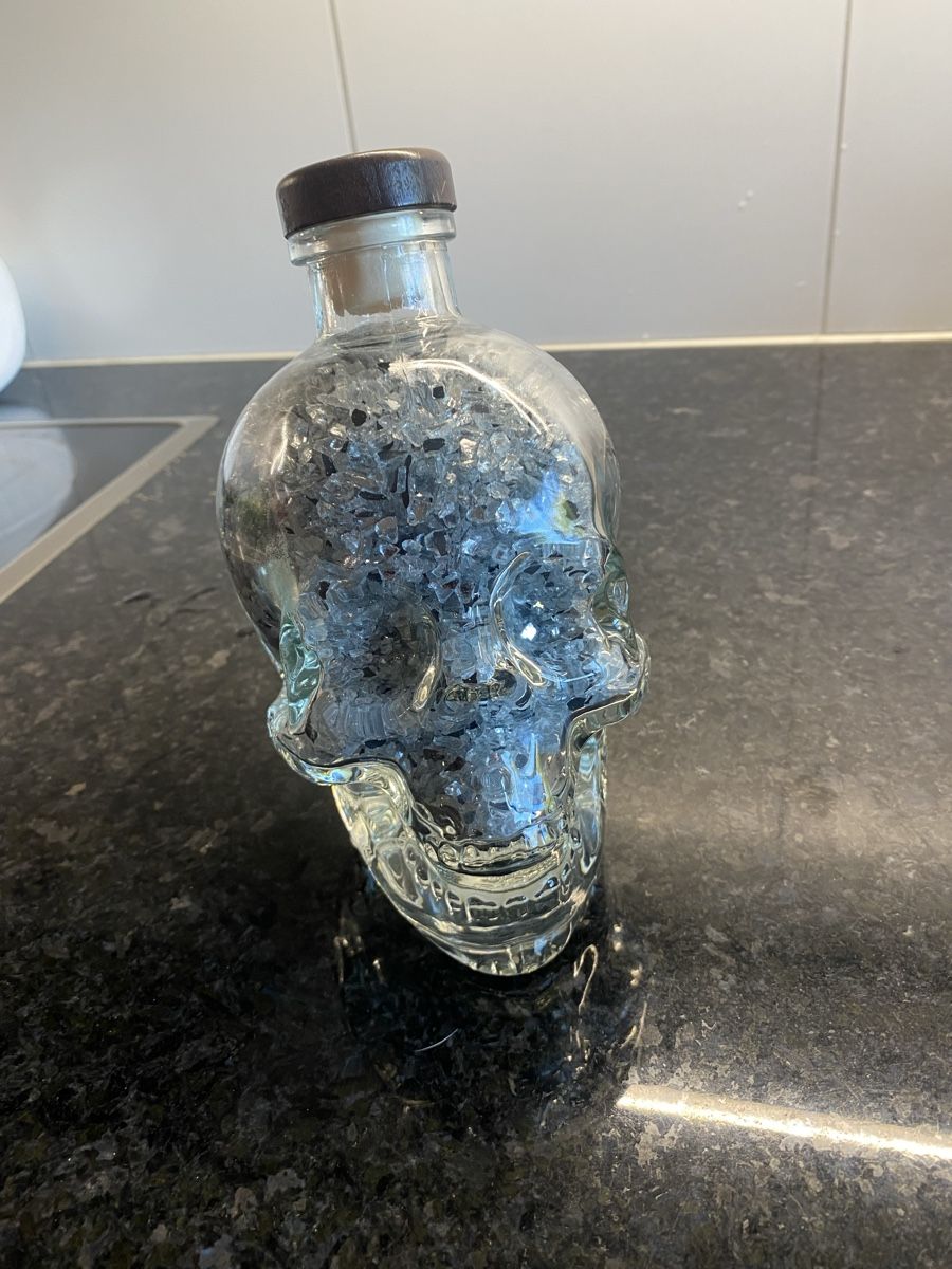Tutte le decorazioni: Totenkopfglas mit Steine – Usato da Dübendorf venduto da GinaGiulia 3