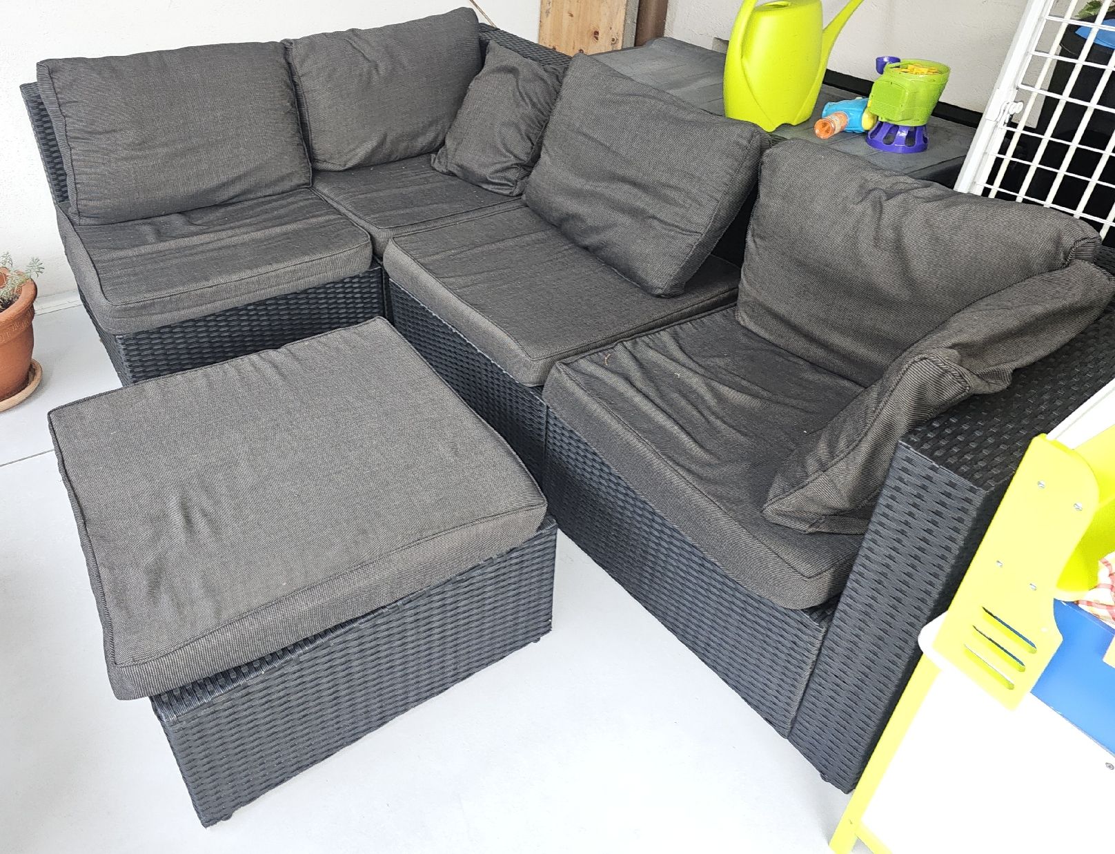 Sofas: Rattan Sofagarnitur – Gebraucht aus Basel von Fered