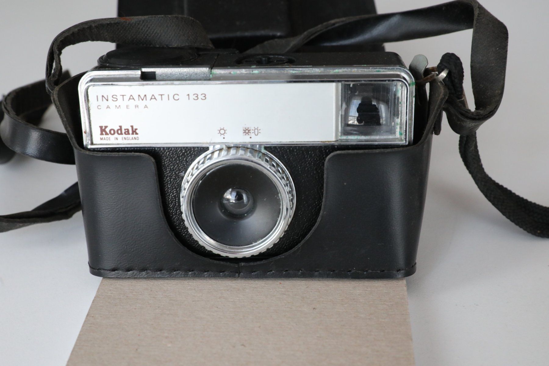 Kodak Fotocamera: Instamatik, Kodak 133, mit Tasche – Usato da Döttingen venduto da bowein