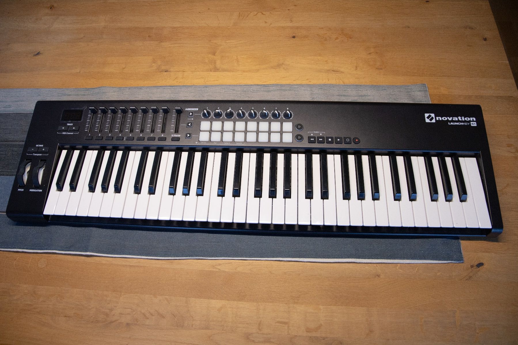 Novation Strumenti musicali: Novation Launchkey 61 Mk2 – vielseitiger MIDI-Controller – Usato da Unterseen venduto da jos_w9q6 1
