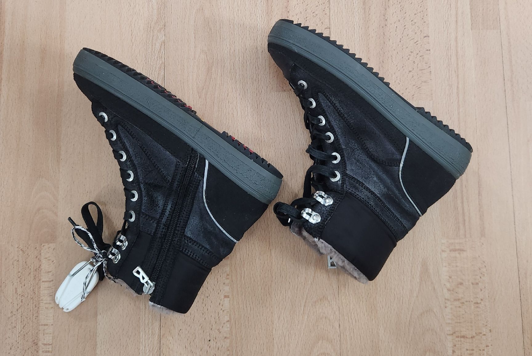 Bogner Chaussures femmes: Bottines Bogner fourrées noir avec crampons 37 – D'occasion à Niedergösgen par Eva2410 3
