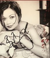 Bic Runga Autogramm signiert CD-Cover 10.5x12cm