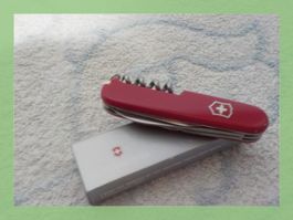 Taschenmesser Victorinox rot mit Box neuwertiger Zustand