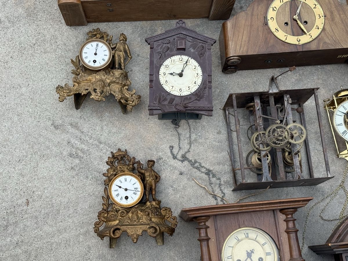 Stand- & Wanduhren: Lot d’anciennes horloges  – Defekt aus Sierre von OCNL 5