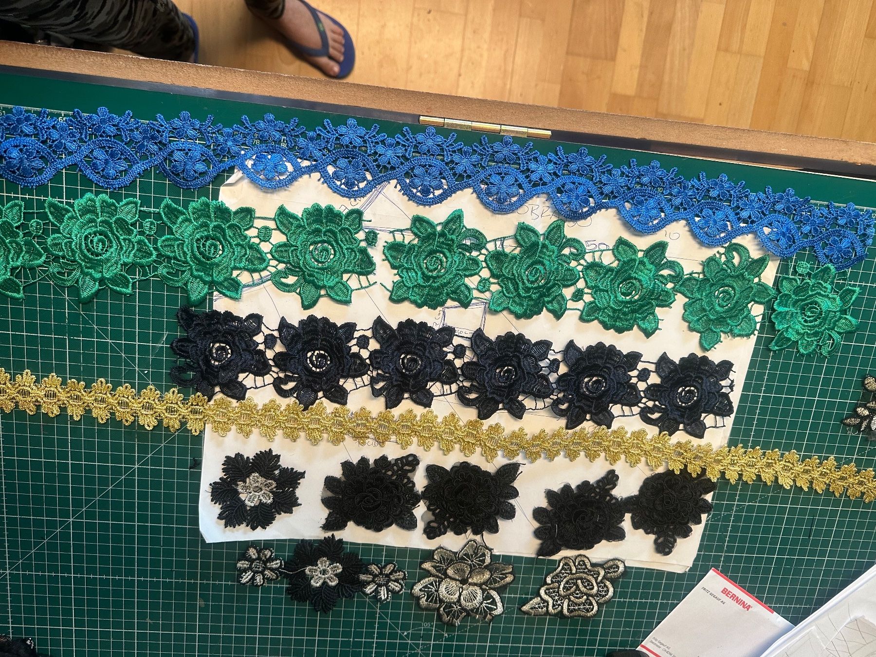 Tutte le decorazioni: Spitze SET – Usato da Bottighofen venduto da M.O.L 4