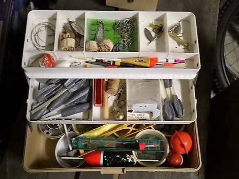Esche: Boîte de pêche plombs, flotteurs et leurres – Usato da Carouge GE venduto da Zoidbergsw
