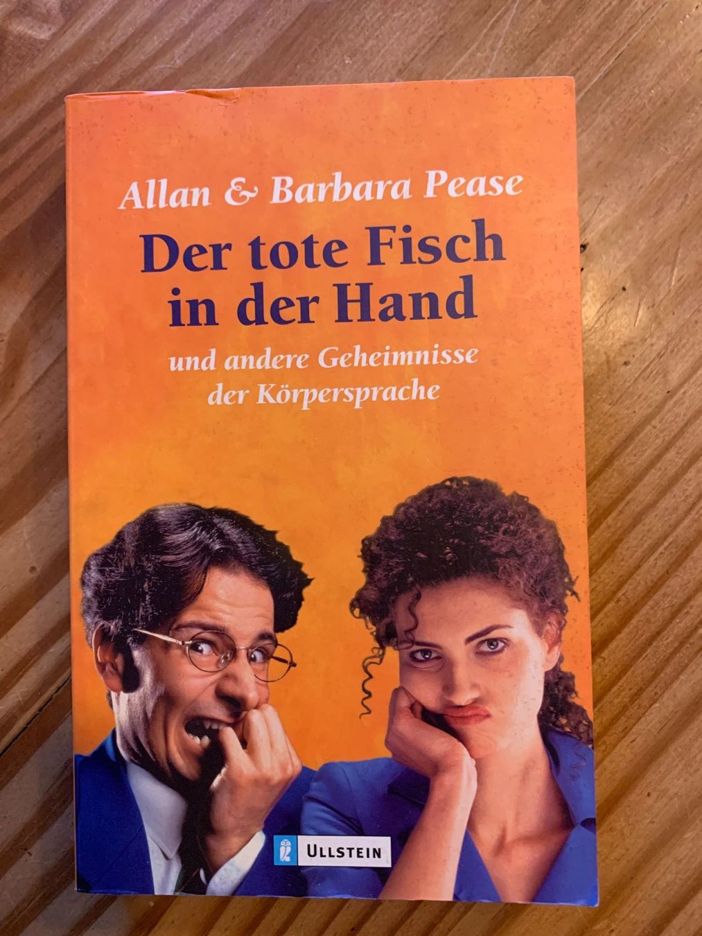 Libri: Der tote Fisch in der Hand, Körpersprache – Usato da Flaach venduto da Rosatipi