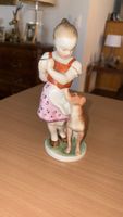 Herend Porzellanfigur Nr. 5429  Mädchen mit Hund, Handgemalt