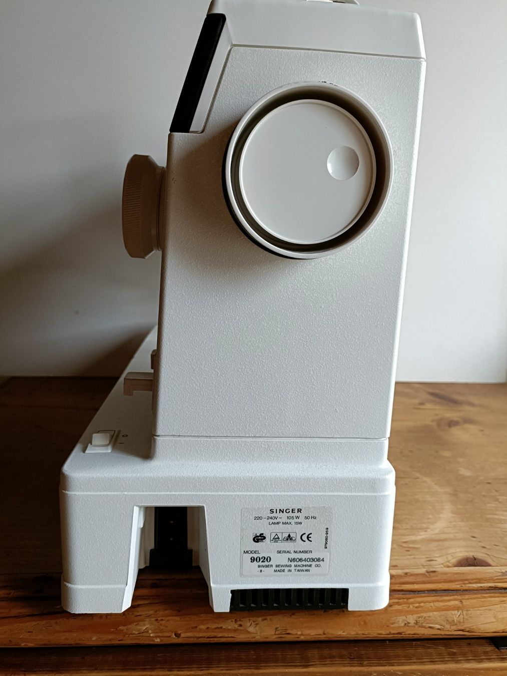 Singer Macchine da cucire: Singer Nähmaschine, Mode, Modell 9020 – Usato da Embrach venduto da Illingen13 1
