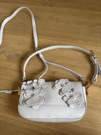 Sac Aldo mauve avec fleurs, parfait pour le printemps!