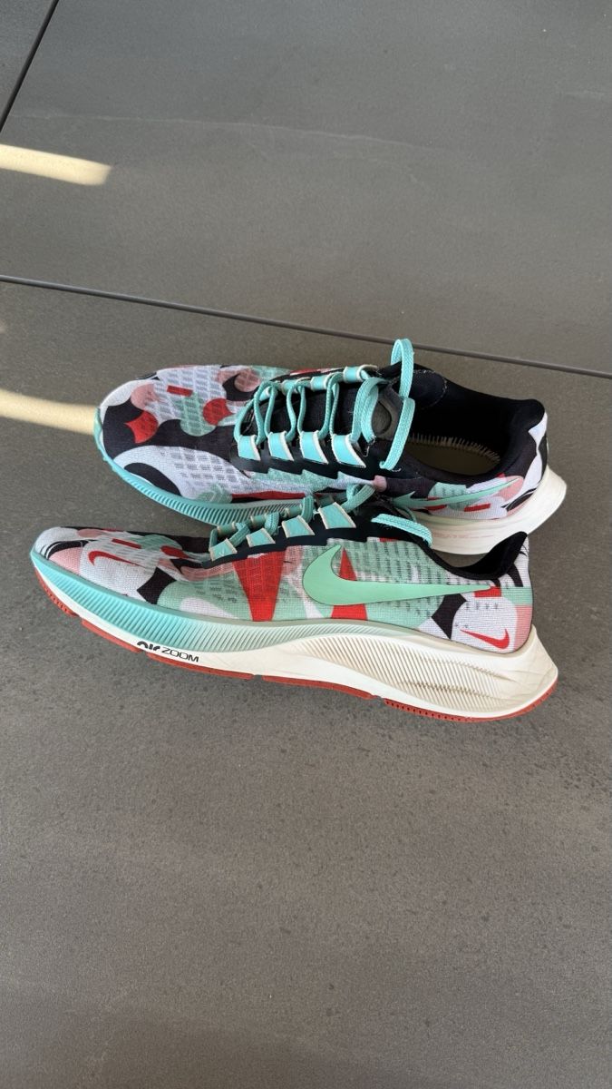 Nike Scarpe da uomo: Chaussures de cours Nike Zoom Pegasus 37, taille 40.5 – Usato da Pully venduto da Evgenii13