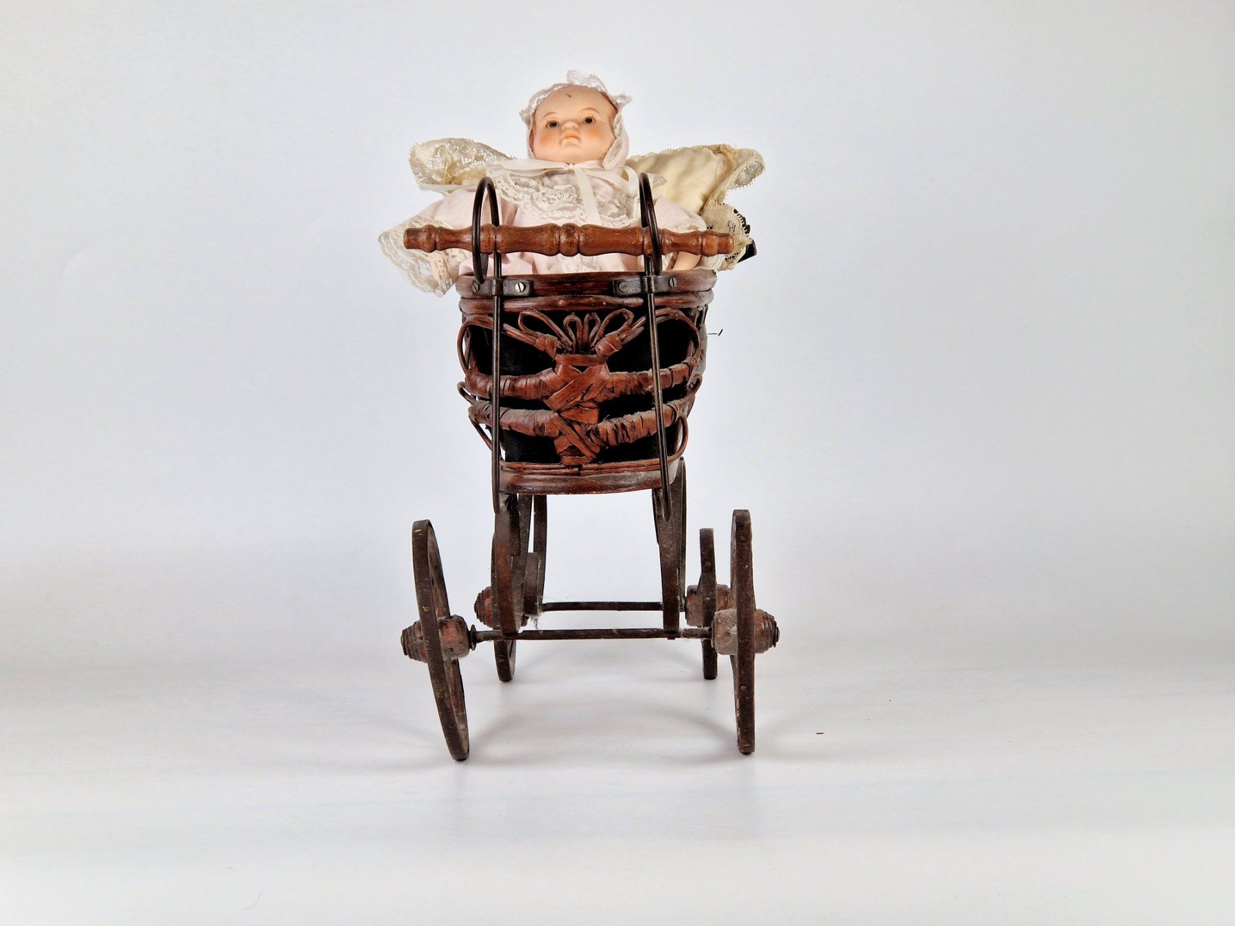 Puppenwagen: Puppenwagen mit Puppe – Gebraucht aus Muhen von Restwert_Muhen 1