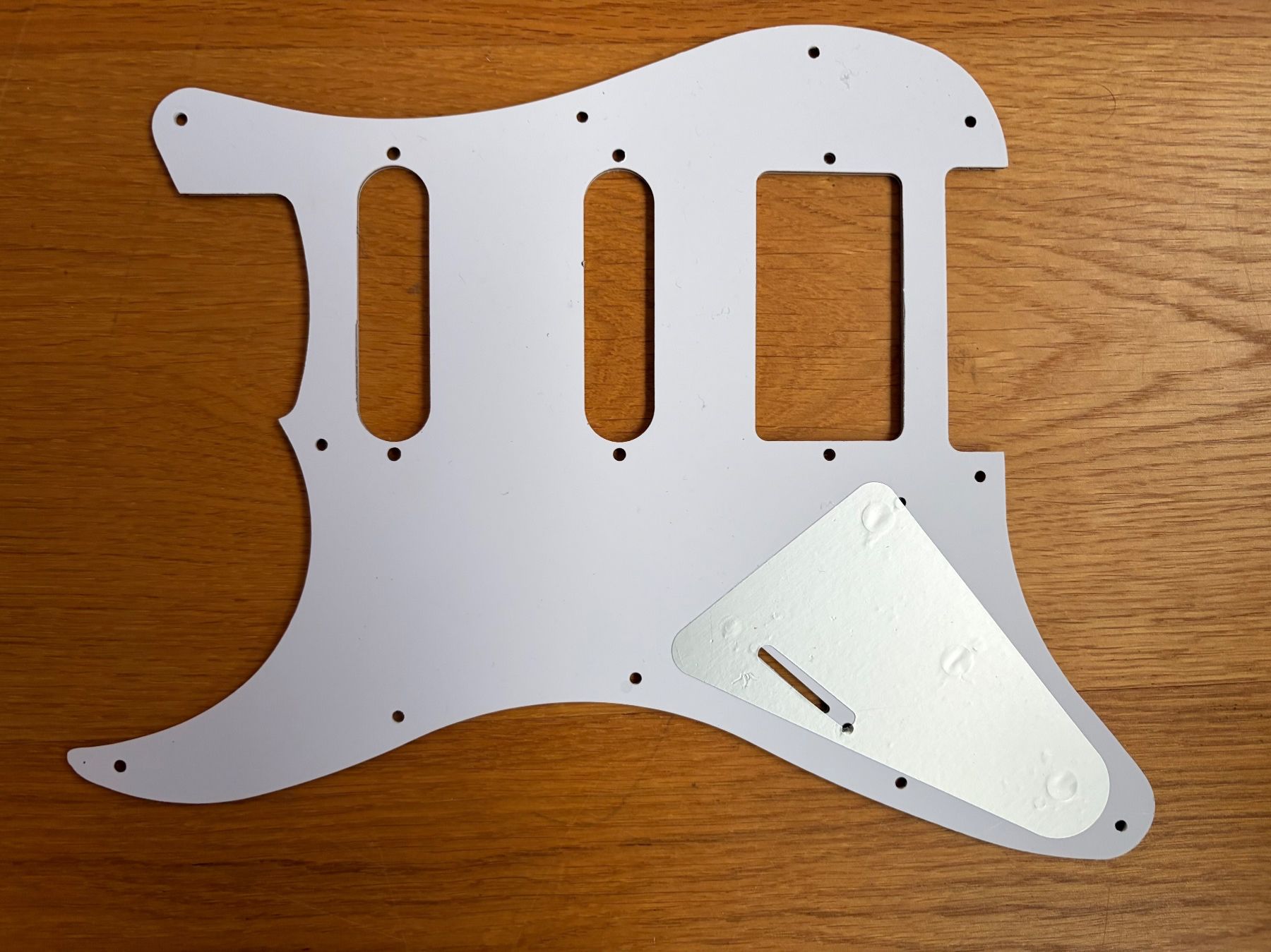Fender Strumenti musicali: Stratocaster pickguard white tortoise HSS – Nuovo e nell'imballaggio originale da Unterseen venduto da guitnerd 1