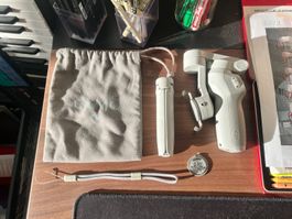 DJI Osmo Mobile 4 Gimbal mit Zubehör