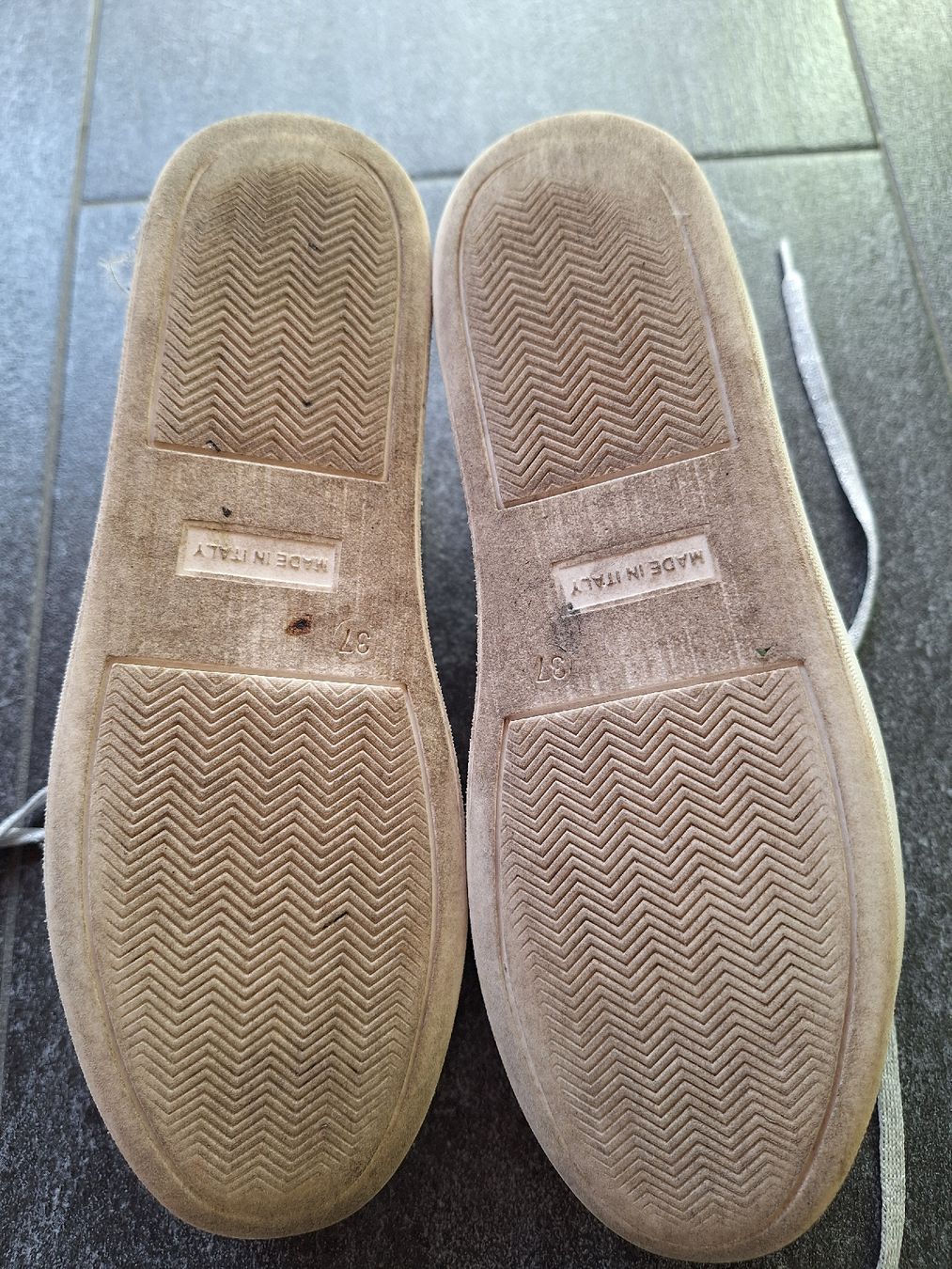 Guess Schuhe für Mädchen: Guess Sneaker silber Plateau Grösse 37  – Gebraucht aus Utzigen von Velvet8 4