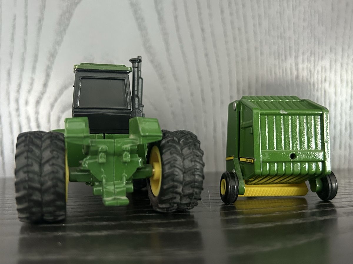 John Deere Trattori: John Deere 8560 mit Rundballenpresse – Usato da Horw venduto da Tigercat635 3