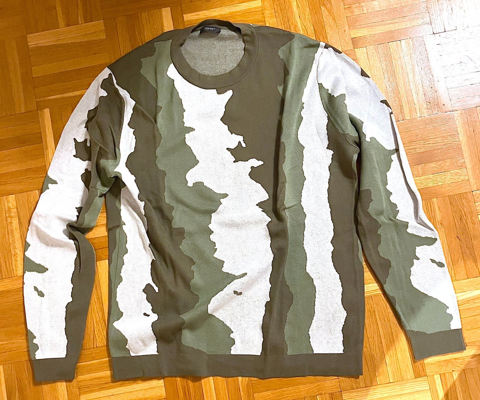 Esprit Pullover & Sweatshirts: Pull Esprit – Neu (gemäss Beschreibung) aus Lausanne von pebo02
