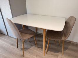Table blanche + 2 chaises beige