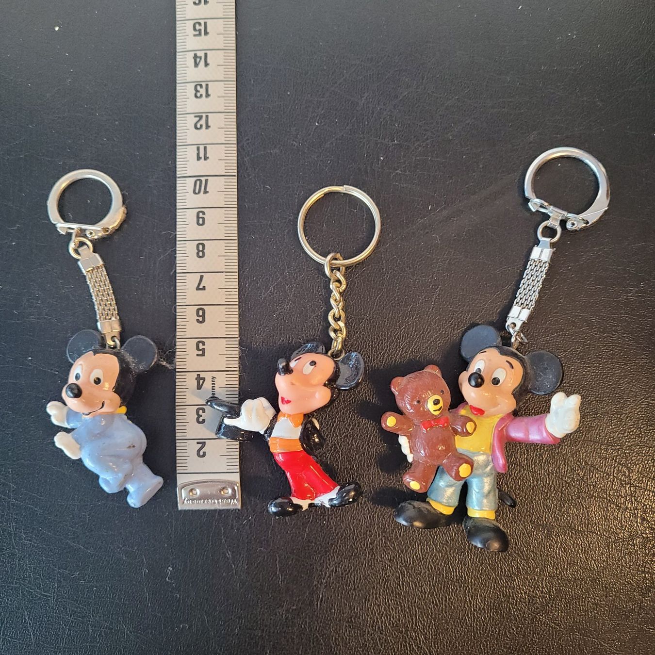 Disney Statuette: 3 Mickey Schlüsselanhänger – Usato da Winterthur venduto da Schnufel0