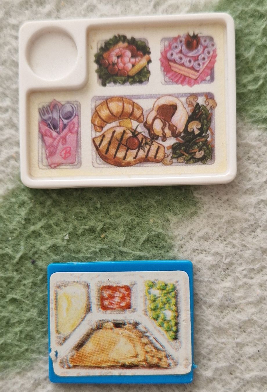 Bambole: accessoires pour Barbie  – Usato da Couvet venduto da Pioune