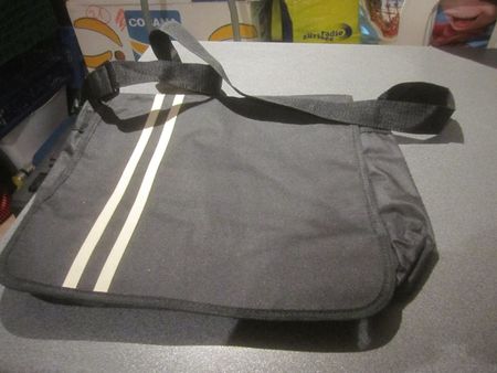 Tasche schwarz, 2 Streifen
