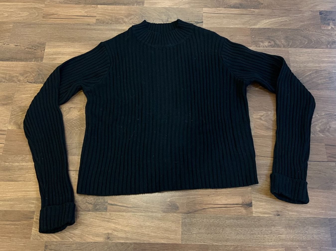 Pull&Bear Pullover & Sweatshirts: Schwarzer Pull&Bear Damenpullover Gr. S Rippstrick elegant – Gebraucht aus Hondrich von Greppen37