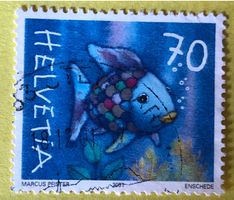 Nr.1027 GESTEMPELT Regenbogenfisch allein unterwegs 2001  ﻿