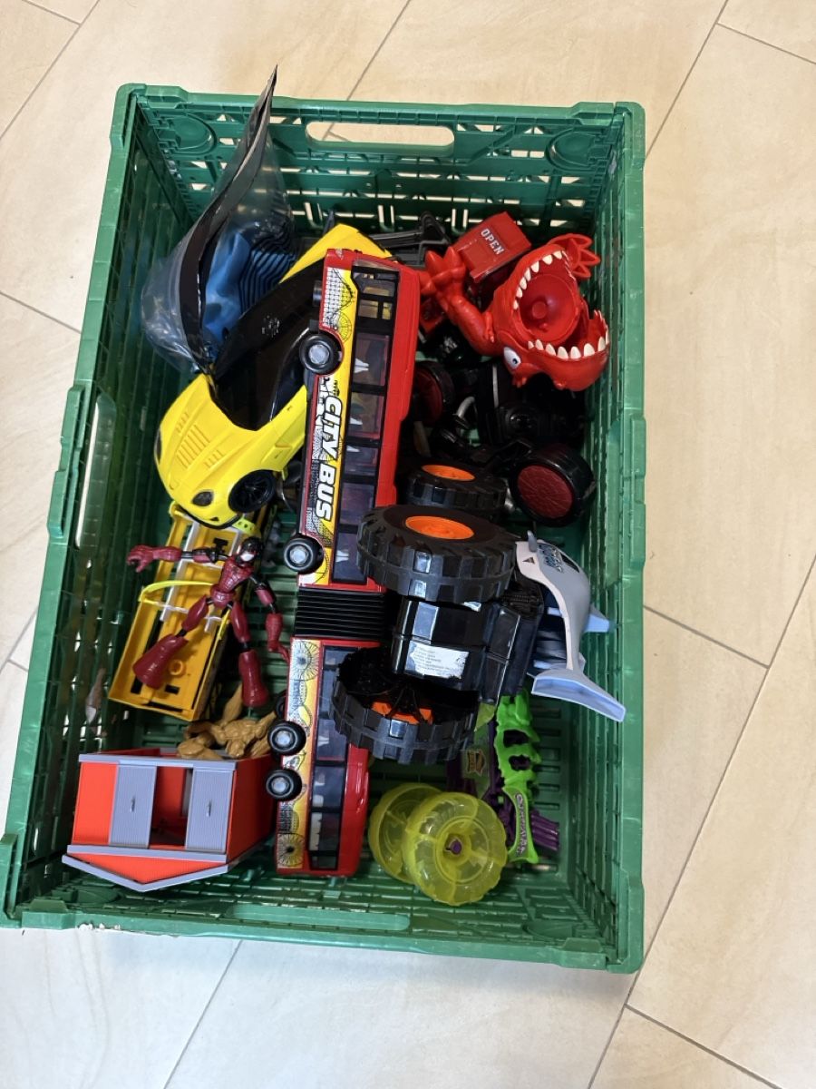 Jouets: Lot jouets d’occasion divers  – D'occasion à Chenens par anasantos90